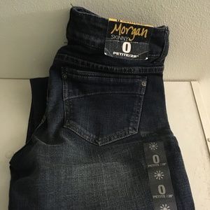 Delia's Morgan 0P dark wash, no holes, NWT